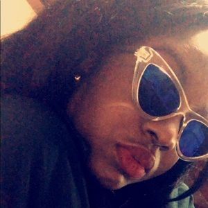 Meet your Posher, Becca